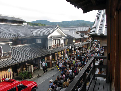 物見高いは・・・・!_f0129726_22544454.jpg
