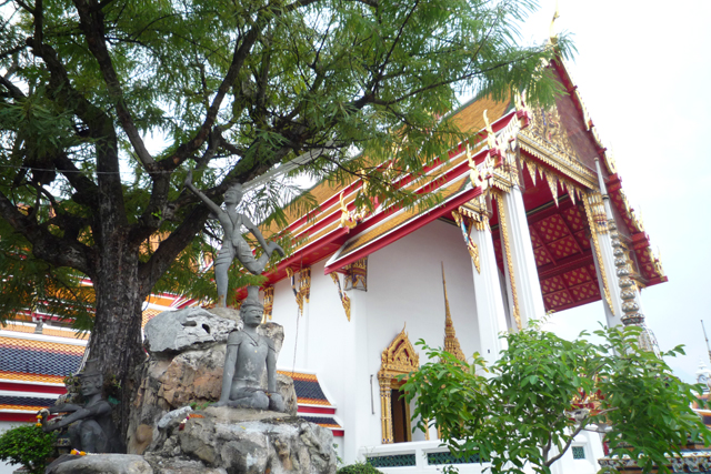 タイ人はウザイ？！_f0044846_1121826.jpg