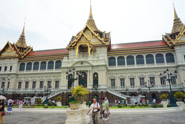 タイ人はウザイ？！_f0044846_11251231.jpg