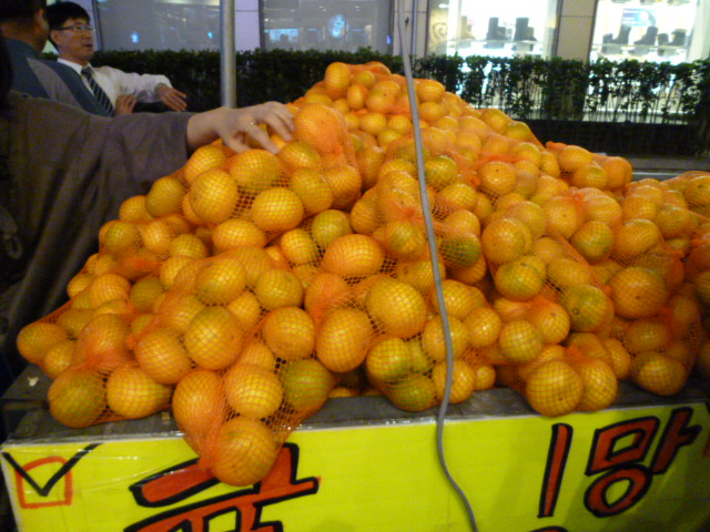 東大門(トンデムン)へ　　2010/10/10 その5_e0129297_181854.jpg