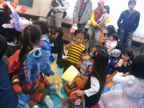 手作りのハロウィーンパーティ_e0123104_7483929.jpg