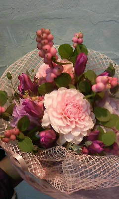 旬の実物を入れた花束_c0137266_22183457.jpg