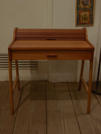 Sewing table (DENMARK) ＆ お知らせ_c0139773_19363189.jpg