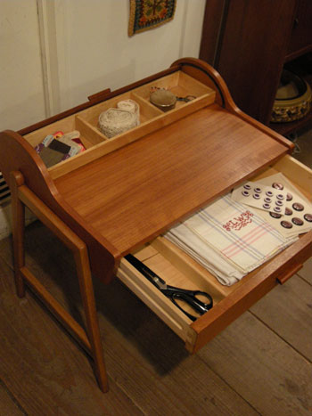 Sewing table (DENMARK) ＆ お知らせ_c0139773_19364639.jpg