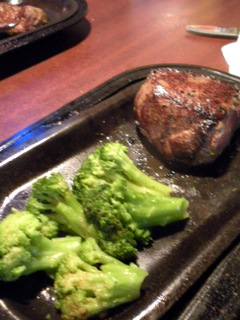 すごくチープなsteak dinnerですよー☆_a0124077_9571262.jpg