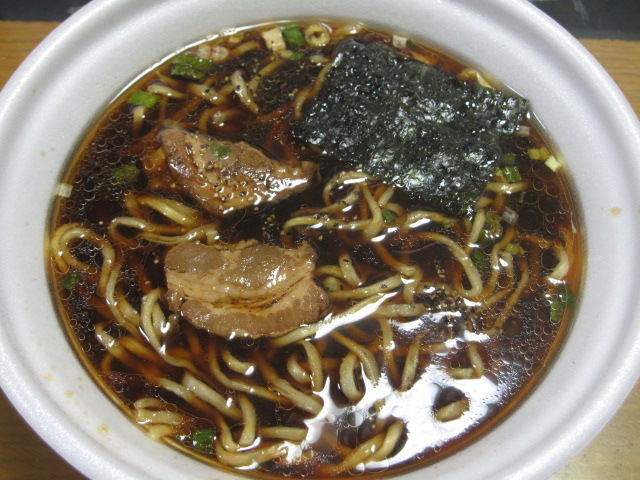 麺家いろはの富山ブラック¥298@Circlek Sunks_b0042308_2239957.jpg
