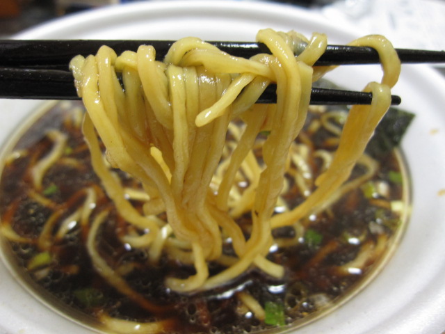 麺家いろはの富山ブラック¥298@Circlek Sunks_b0042308_2248198.jpg
