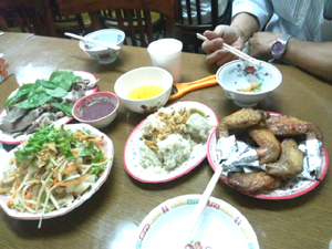 食欲の秋とは言いますが、本日はベトナムと韓国の食文化をめぐります。パート1#438_e0068533_16363224.jpg