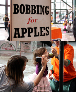 ニューヨーク版パン食い競争? Bobbing for Apples_b0007805_4253794.jpg