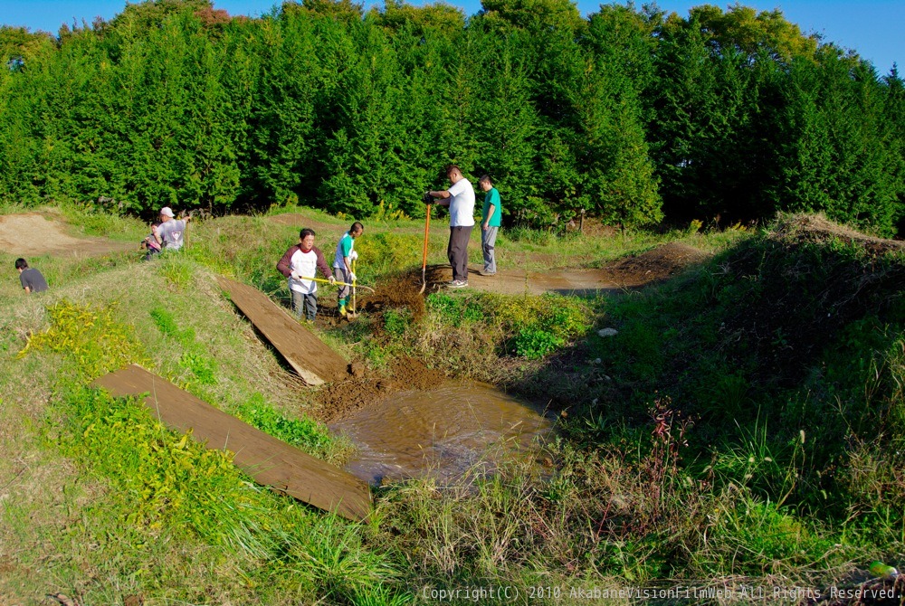 ２０１０ドカタマニア　１１月３日緑山コース改修の風景_b0065730_19163517.jpg