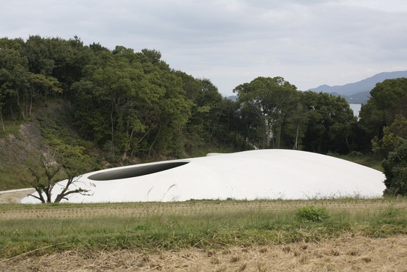 豊島美術館 「母型」 内藤礼＋西沢立衛 : DAY BY DAY