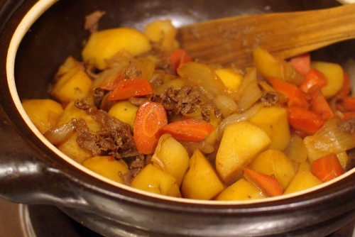 土鍋でたっぷり肉じゃが かぼちゃのサラダ キシノウエンの 今日のてしごと