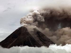 ムラピ（Merapi）山、再び大規模な噴火。_d0115156_15450100.jpg