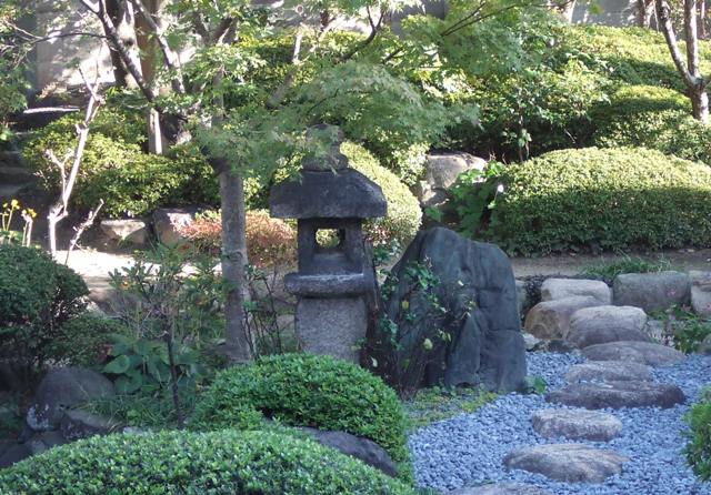 Gatsuzoji Temple has a beautiful garden_e0046748_20202234.jpg