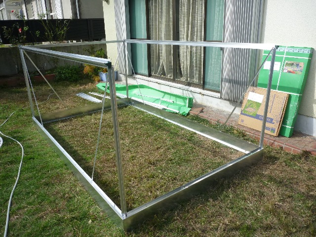 温室の組み立て_b0054727_230858.jpg