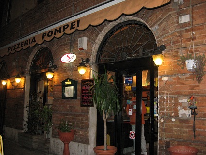 Pizzeria Pompei、ペルージャでおいしいピザ_f0234936_3565279.jpg