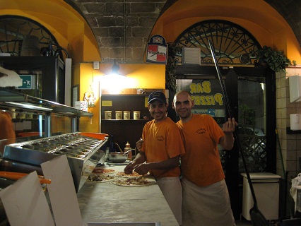 Pizzeria Pompei、ペルージャでおいしいピザ_f0234936_404686.jpg