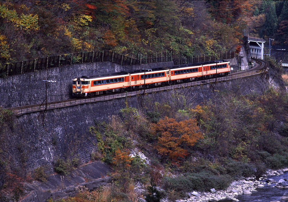 紅葉の飛騨路 - 1987年高山本線(2) -_b0190710_22513431.jpg