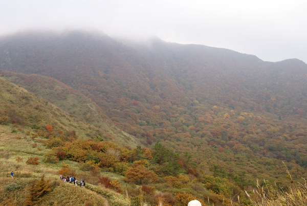 ゆっくり歩く紅葉の室の内_f0214649_5375546.jpg