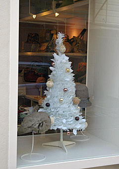 White Christmas tree!_b0195783_1023975.jpg