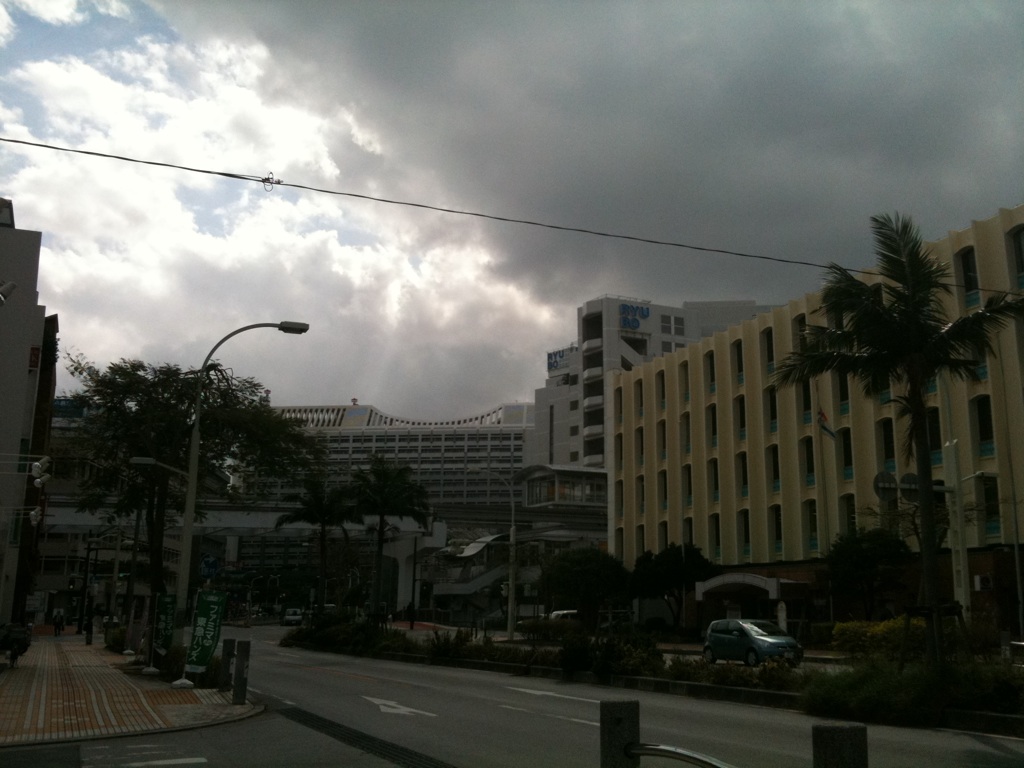 那覇空港へ_c0108695_11262633.jpg