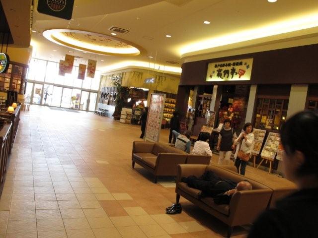 Sleep in a shopping mall_c0157558_23453757.jpg