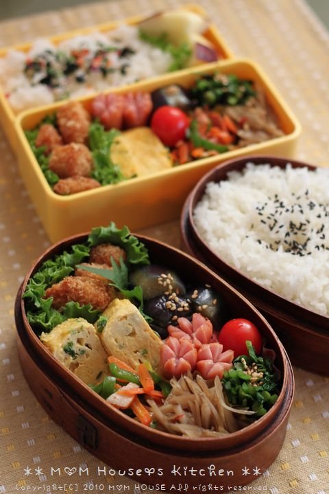 プチ　まぐろフライ弁当　☆　美味しいりんご♪_c0139375_10374564.jpg