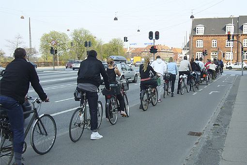 自転車専用レーン_e0181510_16255122.jpg