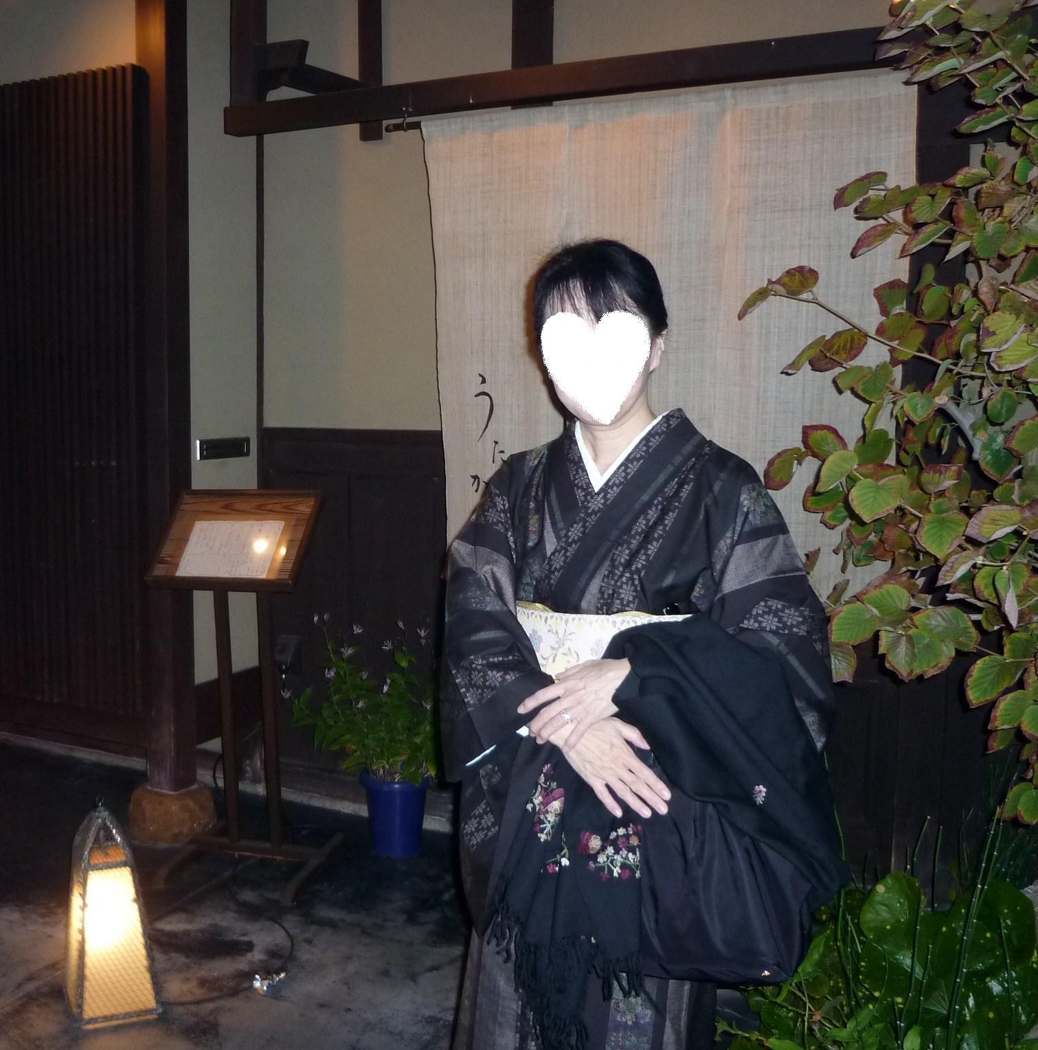 大島紬で築80年の町屋の隠れ家のお店へ食事に_f0181251_1711169.jpg