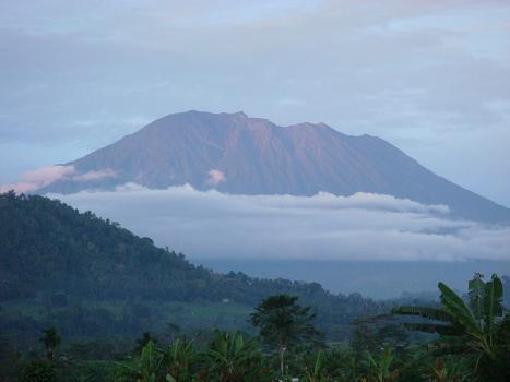 トジワから見た夕方のアグン山 Gunung Agung dari Desa Tohjiwa_a0120328_2361522.jpg
