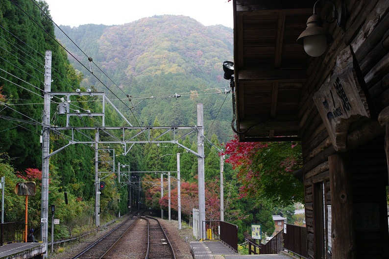 京都の紅葉2010 ~叡山電車・二ノ瀬駅~ と..._f0152550_2216046.jpg