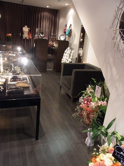 セレクトショップAILA 芦屋大丸でのイベント最終日です!_b0115615_8452296.jpg