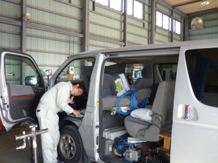 ただ今、社長店長ダブルで車検整備中^^;_c0213517_10281160.jpg