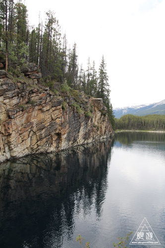 070 Horseshoe Lake ~紺色の湖~ _c0211532_9463380.jpg
