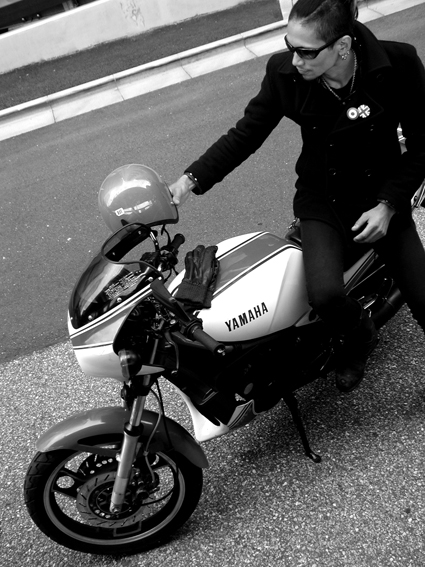 境 敦哉 & YAMAHA RZ250R(2010 1022)_f0203027_17314637.jpg