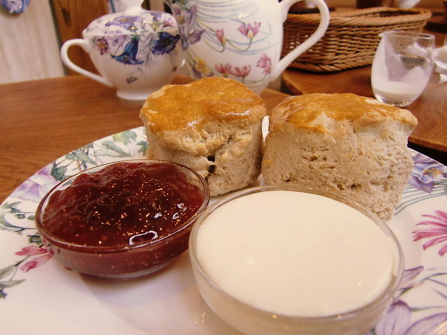 Tetbury SCONE & TEA_d0080653_1745780.jpg