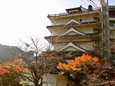 /// 湯村温泉 秋が深まり紅葉が綺麗です ///_f0112434_1643385.jpg