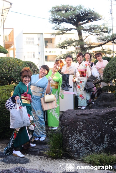 花嫁撮影中につき、着付け室行きは大渋滞_a0165860_23414039.jpg