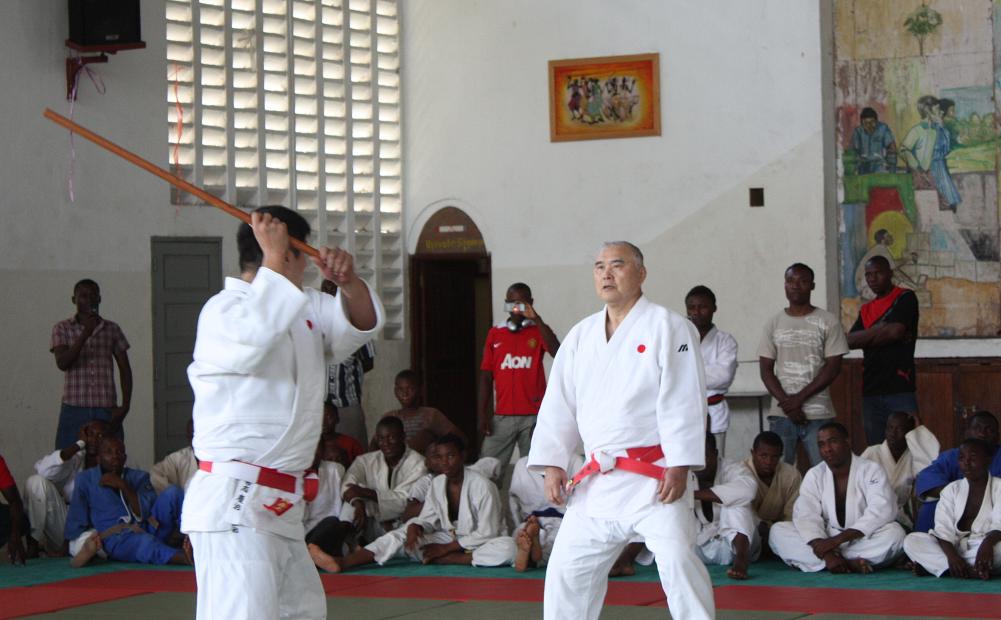 4 JUDO EXPERTS FROM JAPAN ~柔道使節団のタンザニア来訪_a0088841_118832.jpg