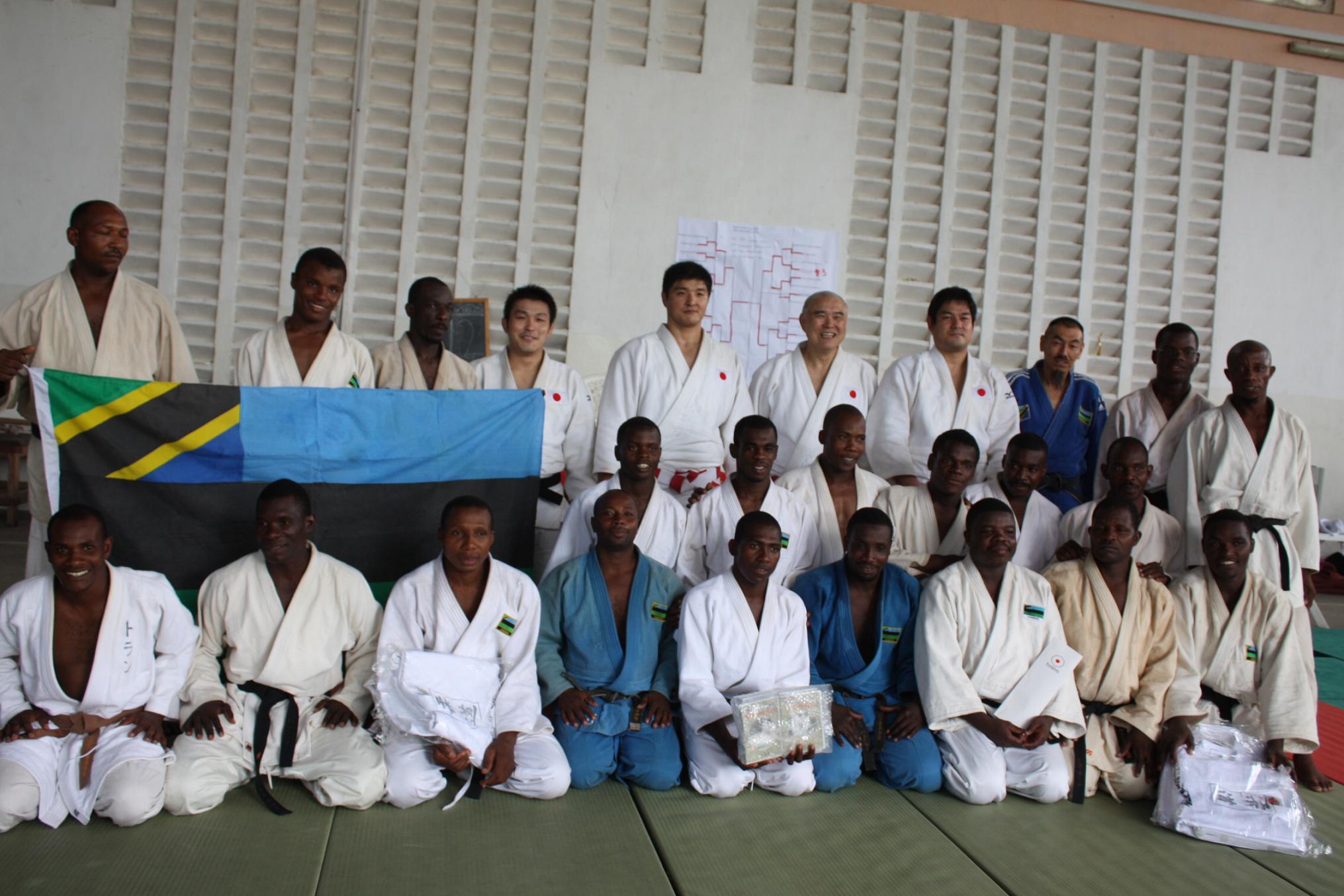 4 JUDO EXPERTS FROM JAPAN ~柔道使節団のタンザニア来訪_a0088841_1551075.jpg