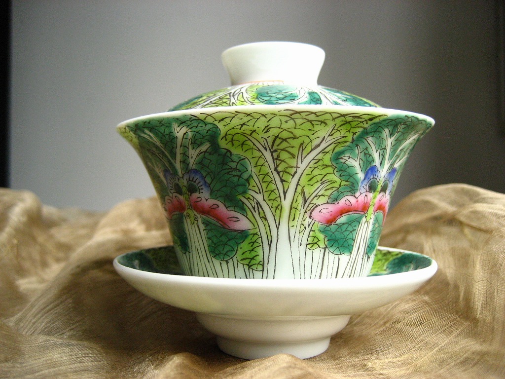 #中国美術 粉彩色絵 蓋付小壺 白菜文様　P-10 中国美術 粉彩色絵 蓋付小壺 白菜文様 P-10 中国美術 粉