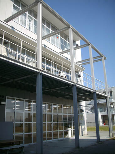 成安造形大学へ_e0103327_16174845.jpg
