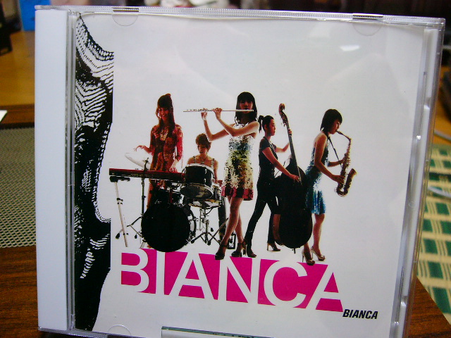 女性ユニットです、　「BIANCA」＊＾＾＊_a0112282_2252514.jpg