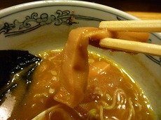 麺や六三六 摂津本山店 ／ 六三六ラーメン_e0209787_11121120.jpg