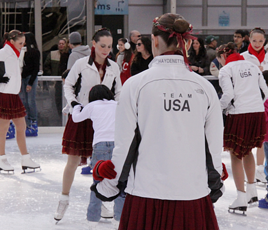 シンクロアイススケートの米国女子ナショナルチームがNYを訪れてました_b0007805_14241141.jpg