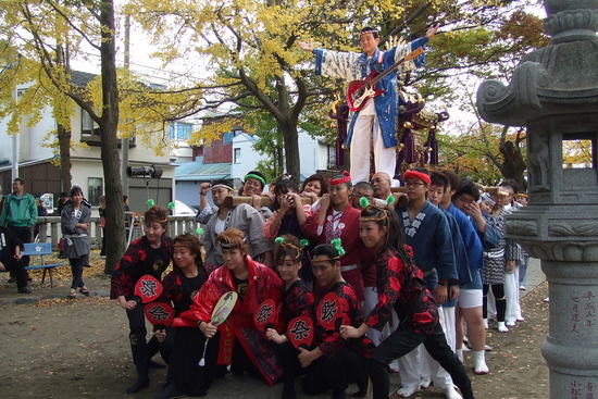 お神輿に乗ってPV撮影_e0119092_1522119.jpg