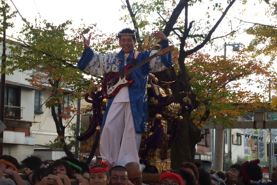 お神輿に乗ってPV撮影_e0119092_1533012.jpg