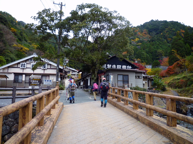 愛知県の山　もみじが美しい鳳来寺山に登りました　ＮＯ２_d0170615_12554948.jpg