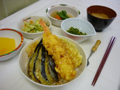 今日の昼食は天丼です♪_d0195052_15371547.jpg