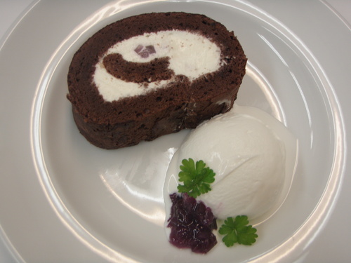 ジェラート屋さんの手作りケーキ準備中です。_f0227434_1115292.jpg